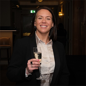 Leanne Wilson, Vertali